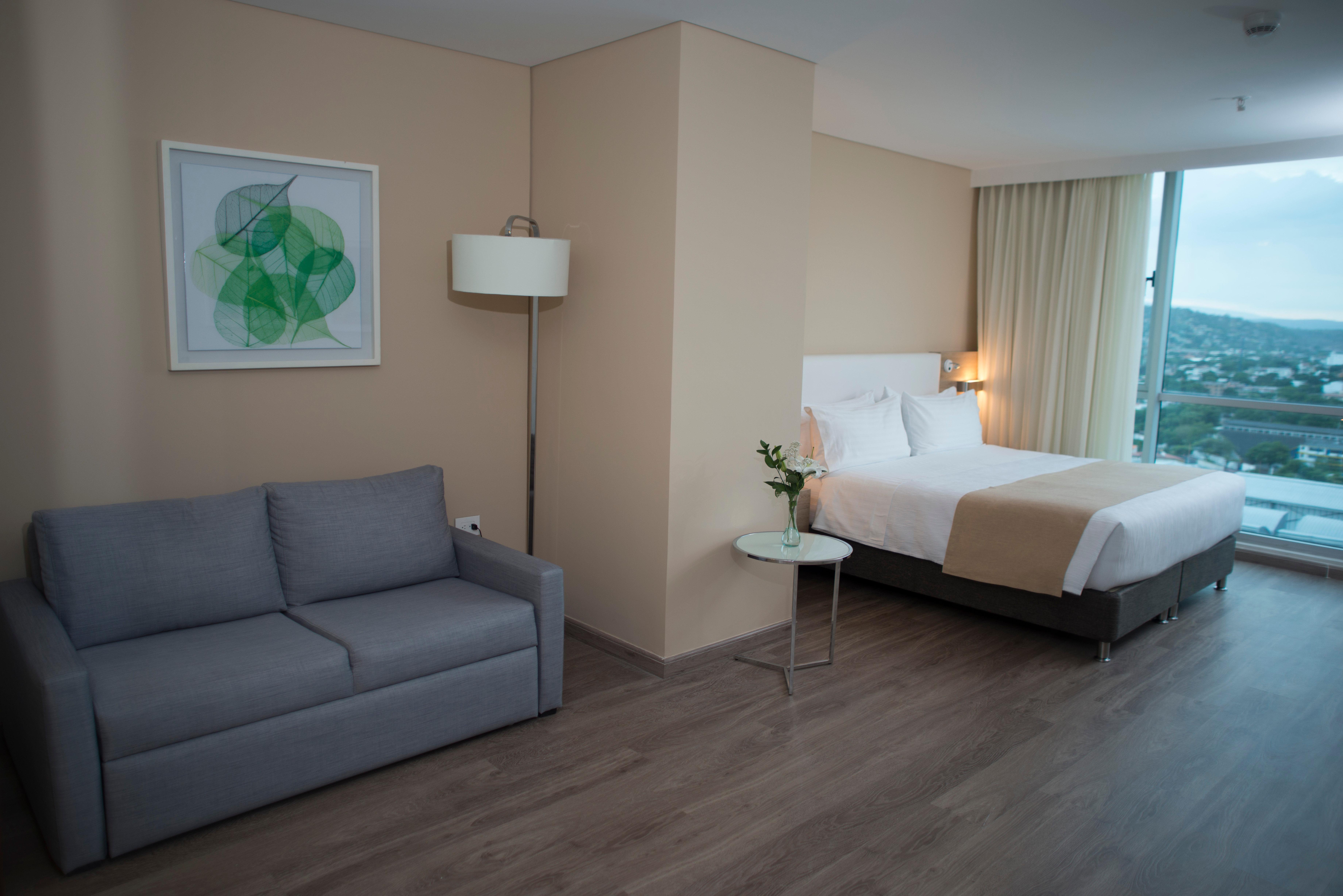 Holiday Inn Cúcuta, an IHG Hotel Bagian luar foto A room at the hotel