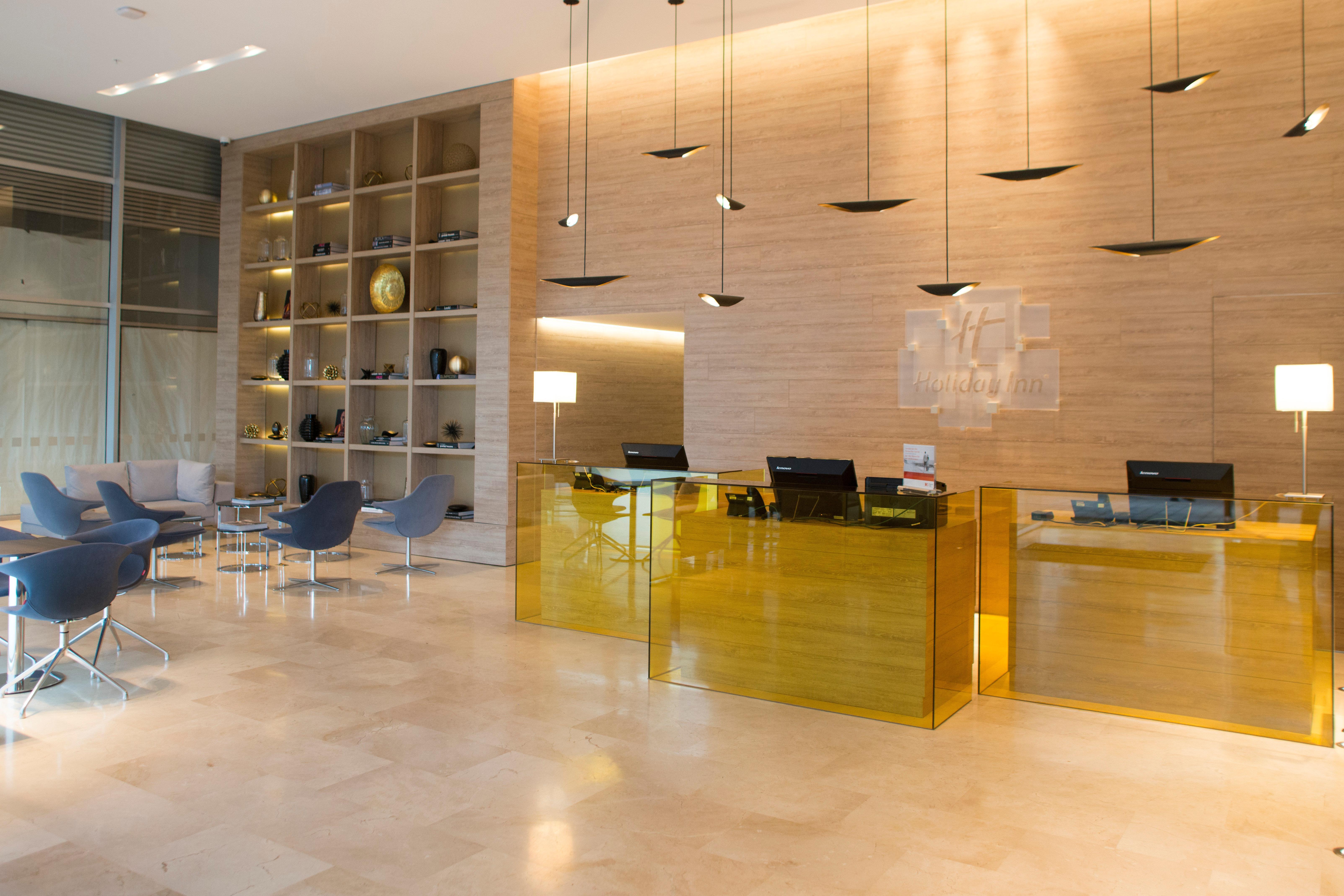 Holiday Inn Cúcuta, an IHG Hotel Bagian luar foto The lobby of the hotel