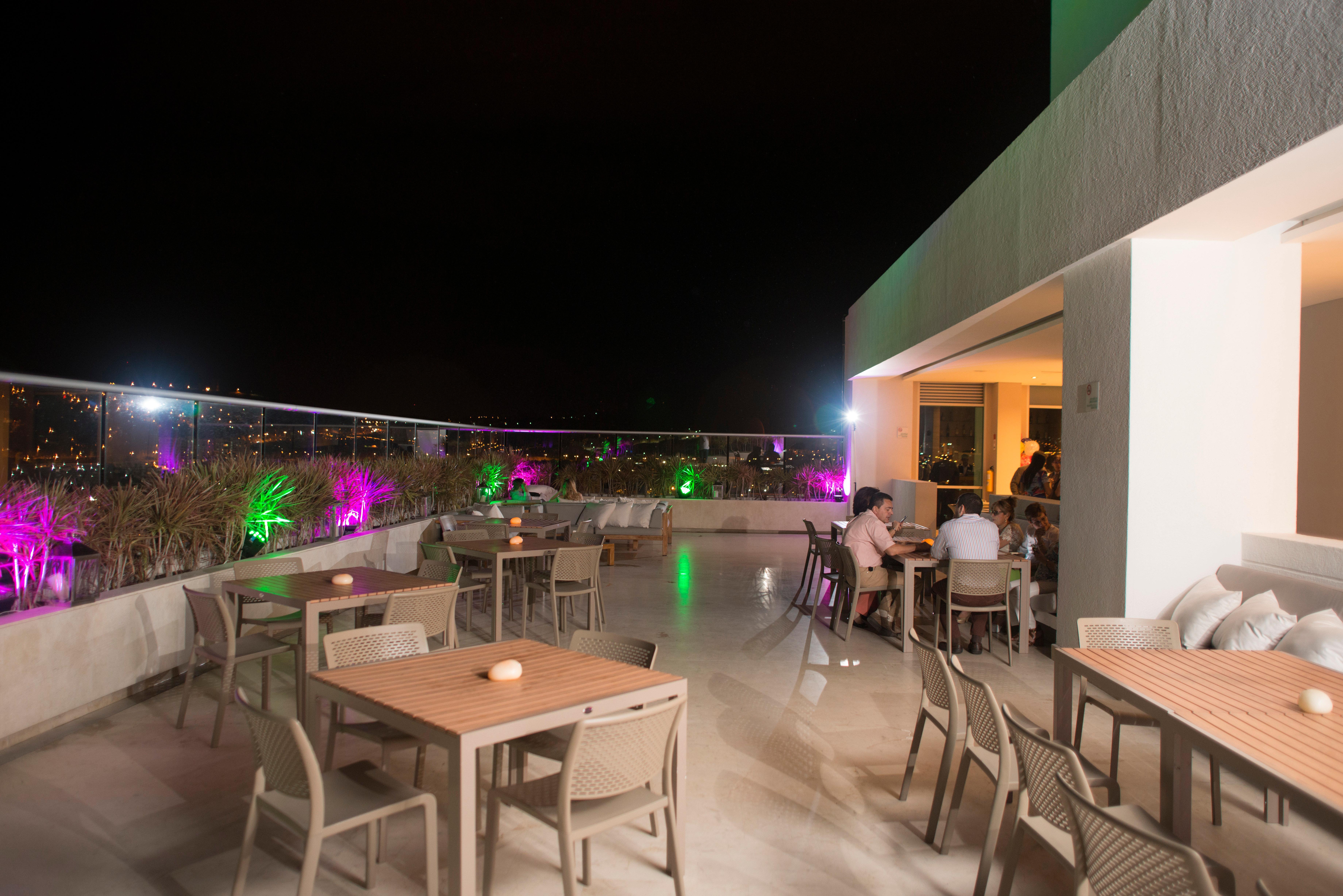 Holiday Inn Cúcuta, an IHG Hotel Bagian luar foto Sky Bar