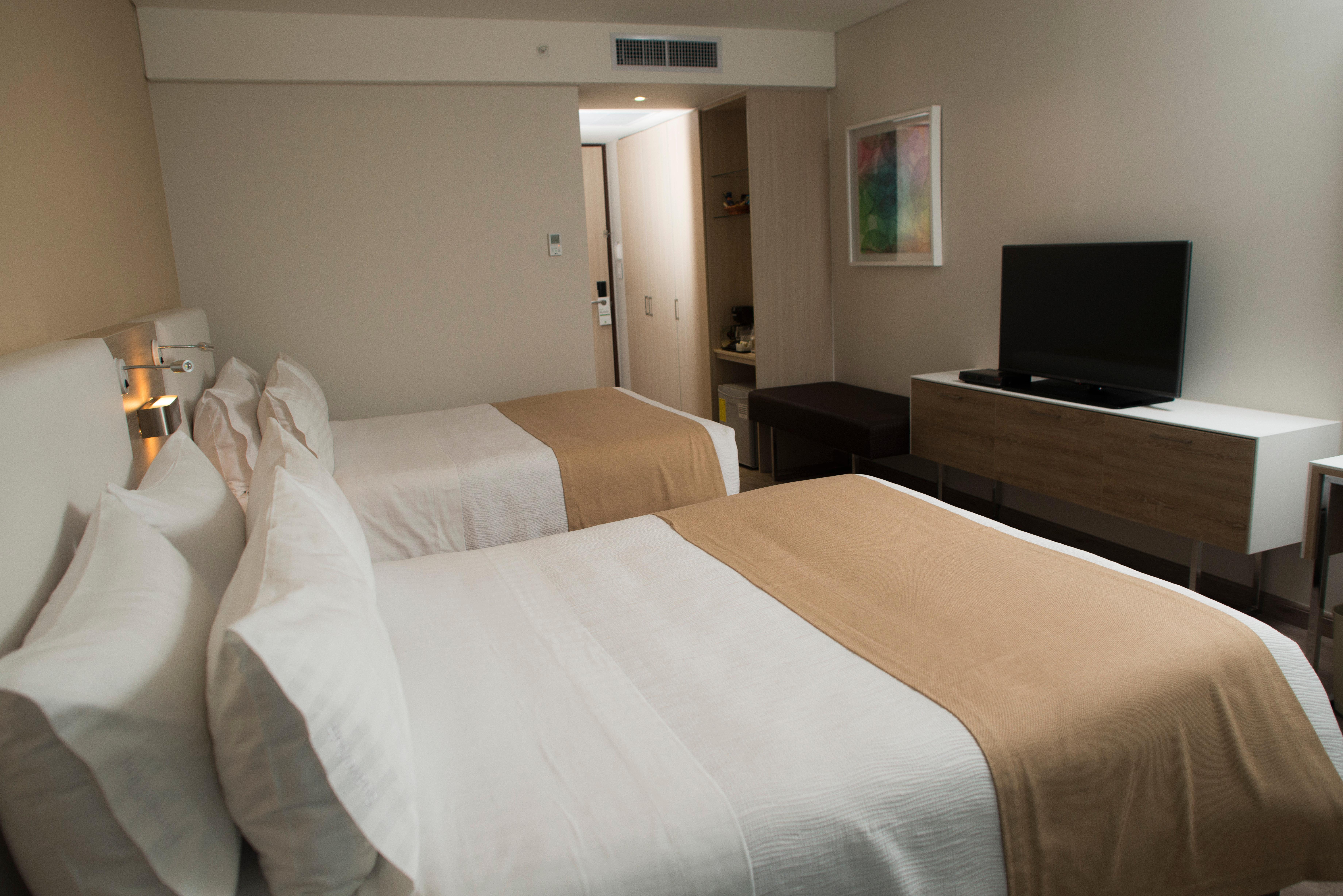 Holiday Inn Cúcuta, an IHG Hotel Bagian luar foto A room at the hotel