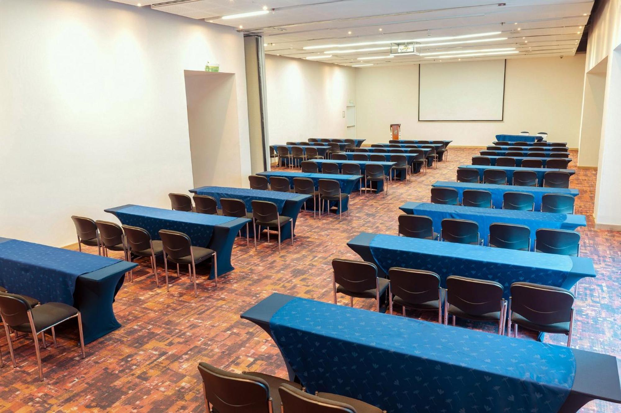Holiday Inn Cúcuta, an IHG Hotel Bagian luar foto The main conference room