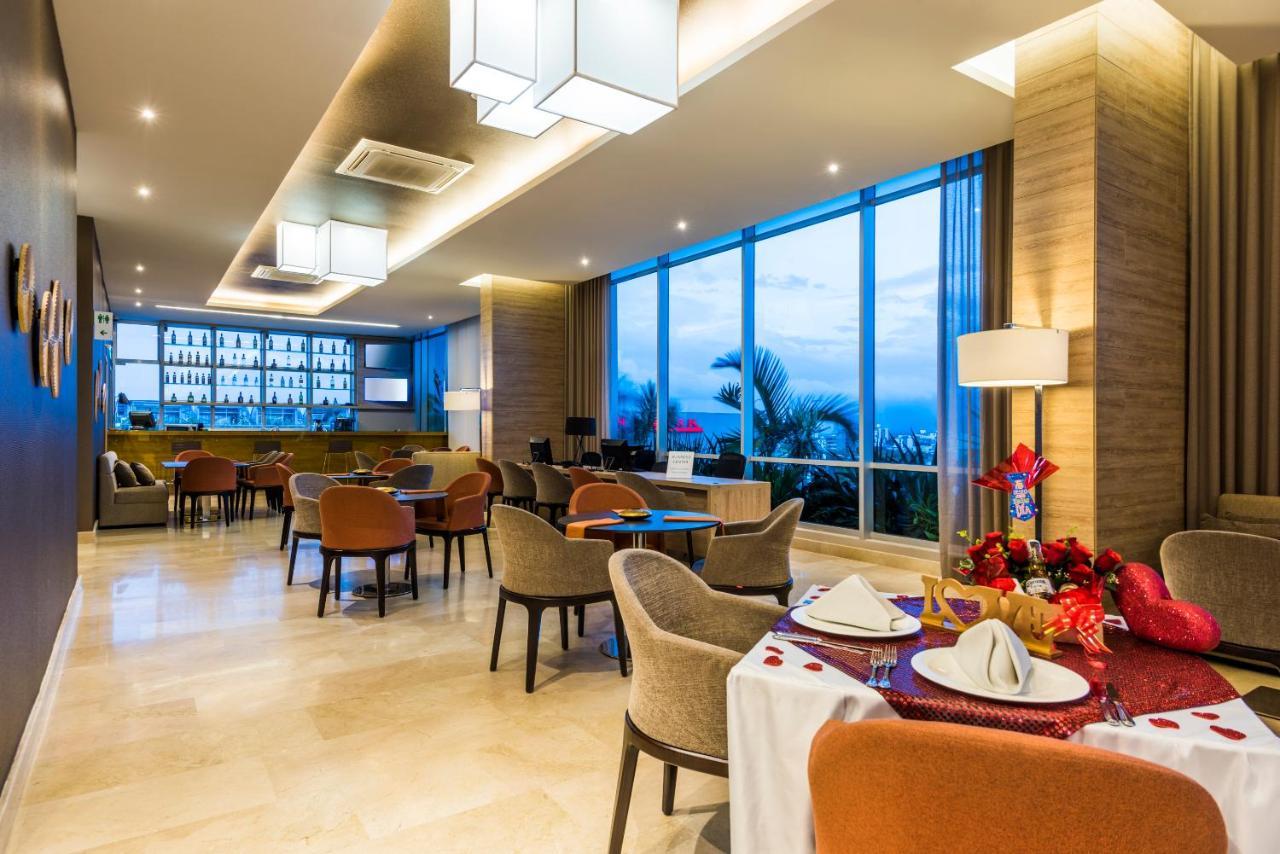 Holiday Inn Cúcuta, an IHG Hotel Bagian luar foto The Club Lounge at the 36th floor